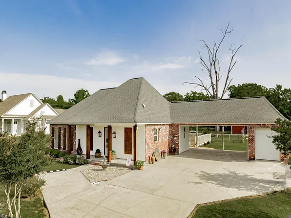 8918 Singleton Rd, Port Allen, LA 70767