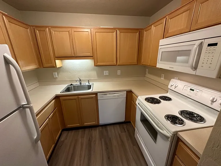 527 W 10th Ave #531 — Photo 7