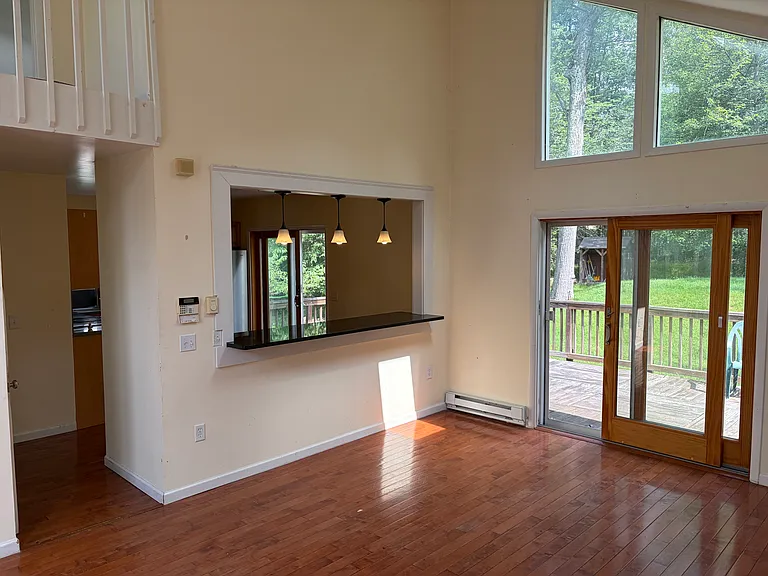 3149 Hamlet Dr — Photo 2