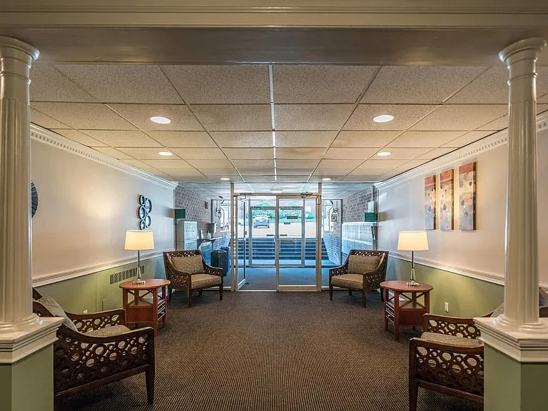 Groton Towers — Photo 1