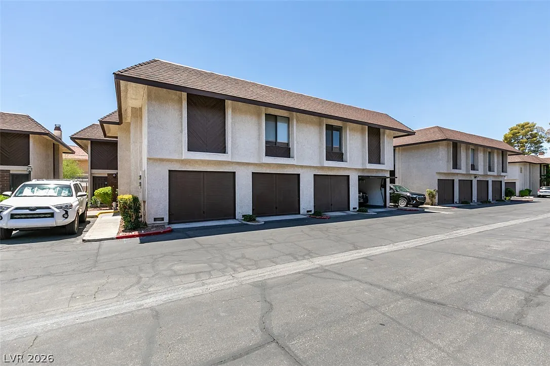 2 bed, 2.5 bath, 1834 sqft, $1,625 — Photo 3