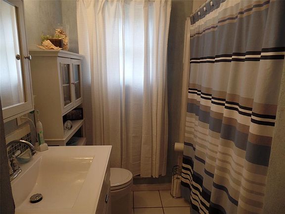 4th image of 14 Delavan Ave