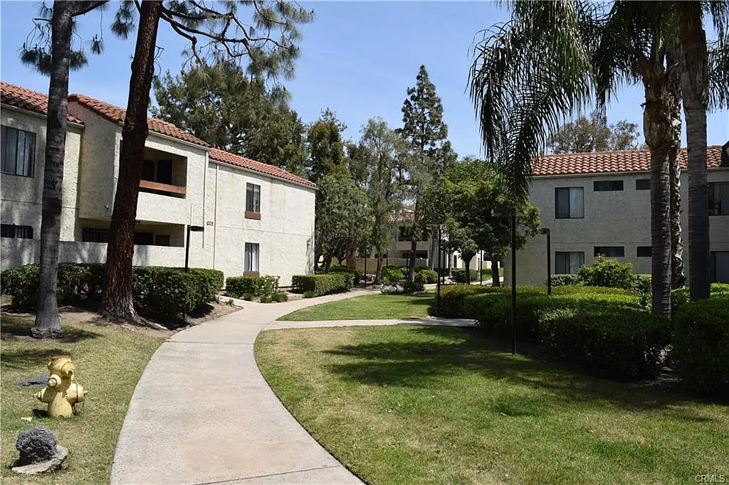 2 bed, 925 sqft, $2,595 — Photo 1