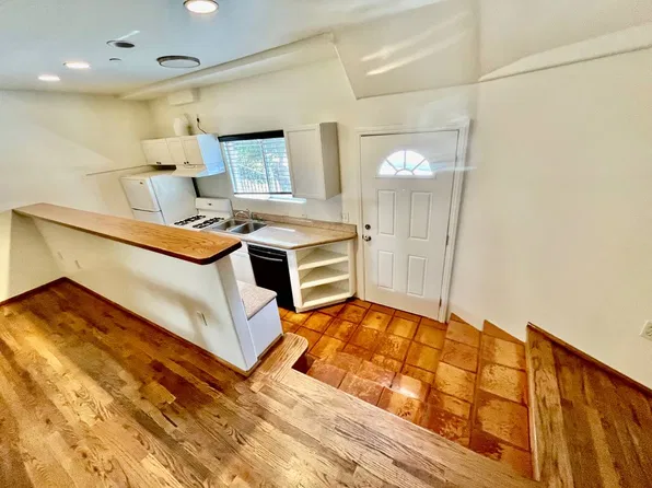 6820 Whitley Ter, Los Angeles, CA 90068
