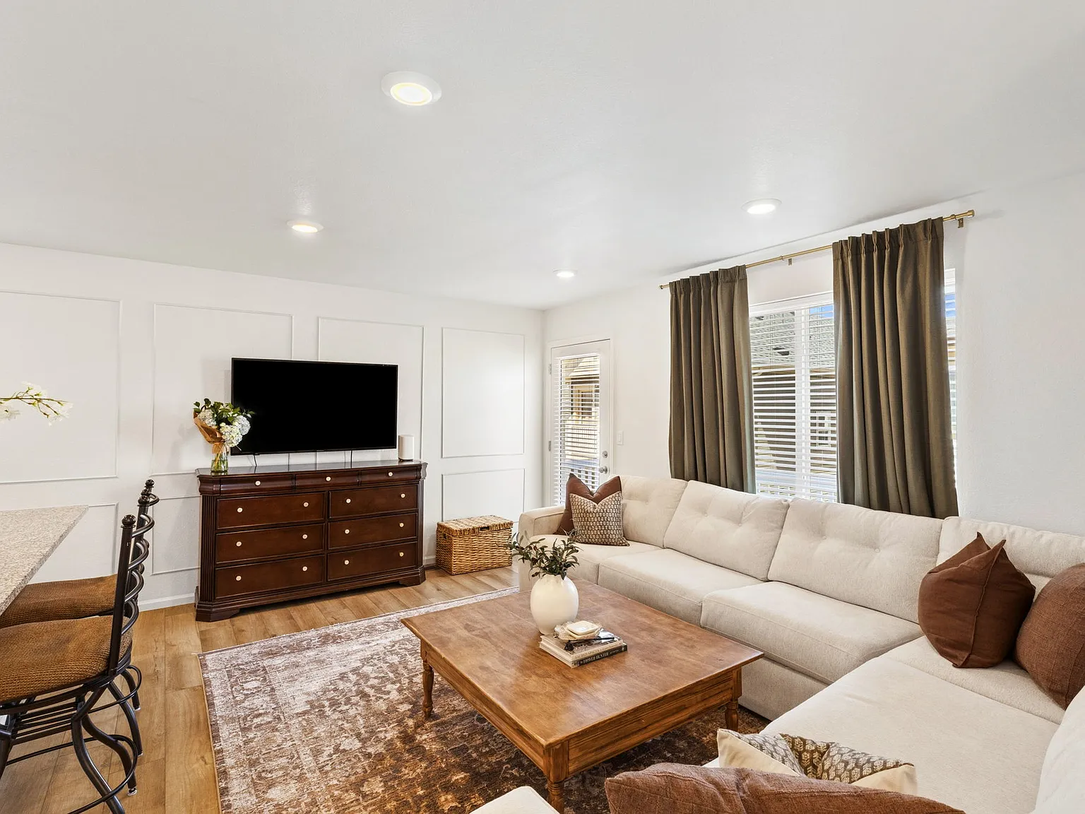 4 bed, 1643 sqft, $2,450 — Photo 4