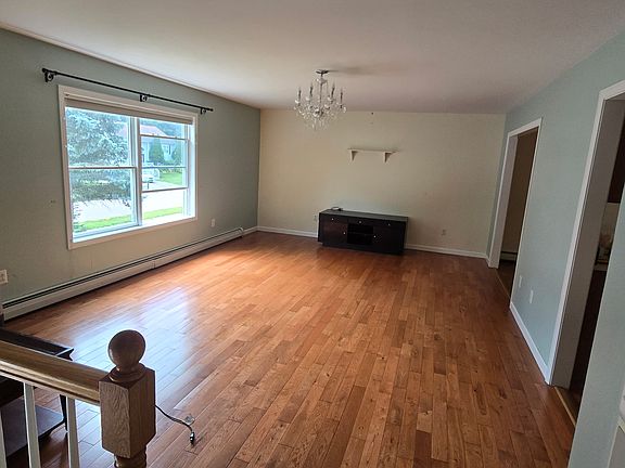3rd image of 140 Birch Ct