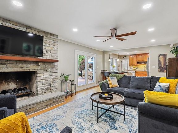 5th image of 2415 Saint Andrews Ct NE