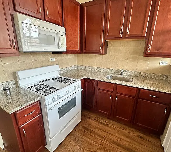 2661 N Spaulding Ave — Photo 9