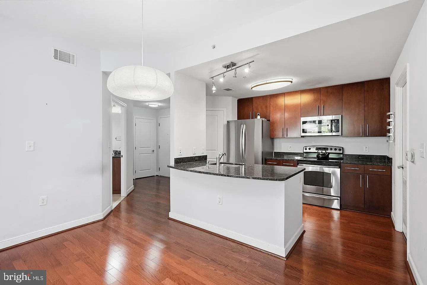 2 bed, 2.0 bath, 1140 sqft, $2,950 — Photo 3