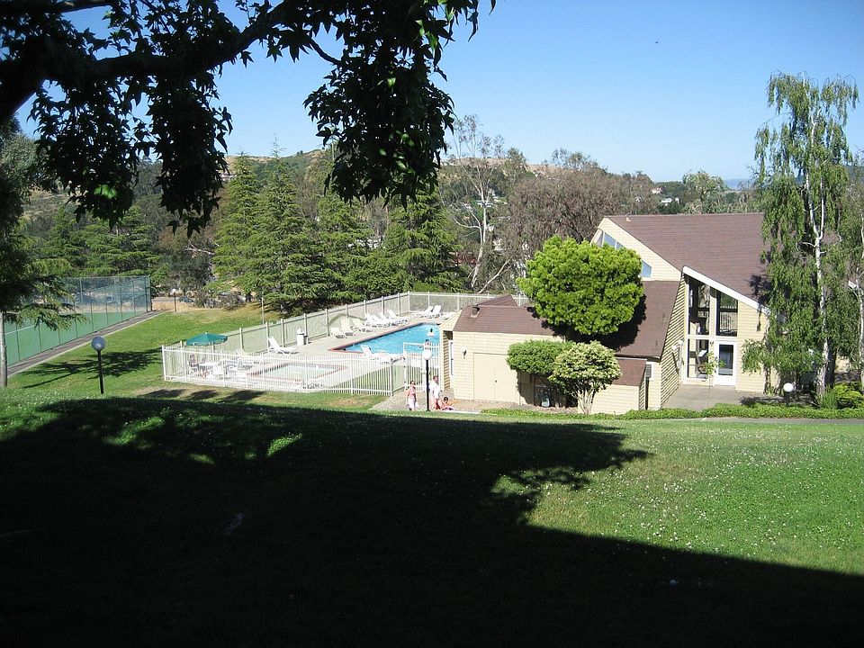 2nd image of 17 Coleridge Dr