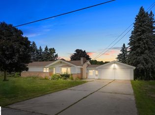 10169 E 36 1/2 Rd, Cadillac, MI 49601