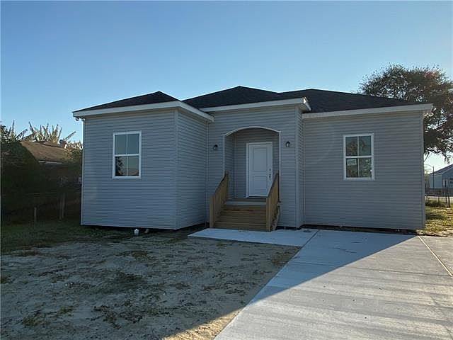 1st image of 2099 Carver Dr