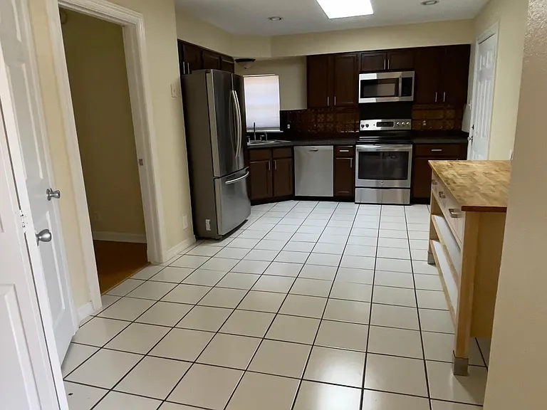 2104 Jasmine St — Photo 6