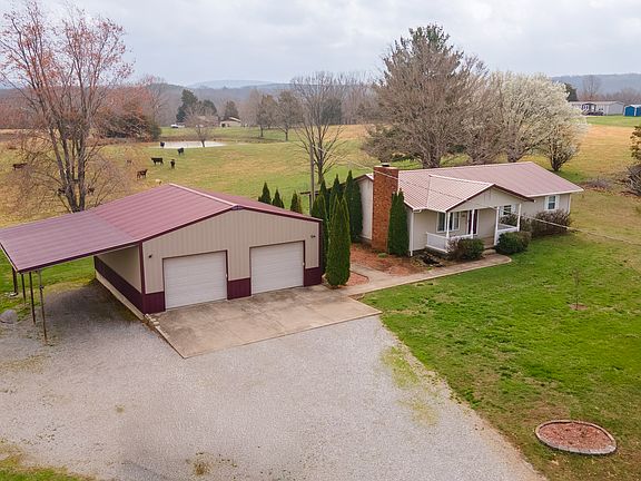 3rd image of 425 Peak Rd