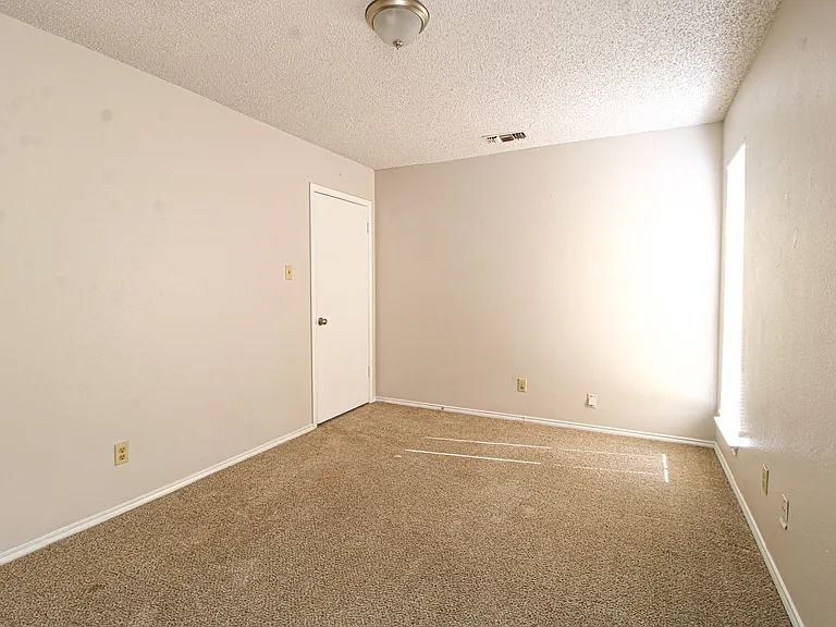 3815 Bremen Ave — Photo 30