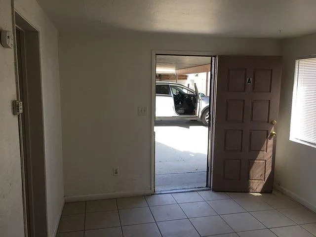 1 bed, $1,000 — Photo 1