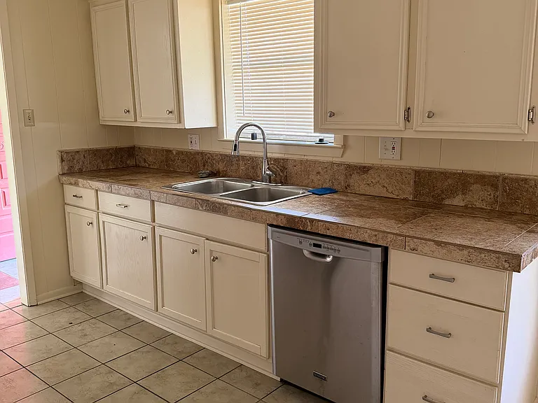 1213 Tammy Ave — Photo 5