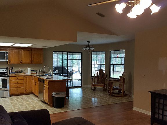 3rd image of 319 NW Fett Way