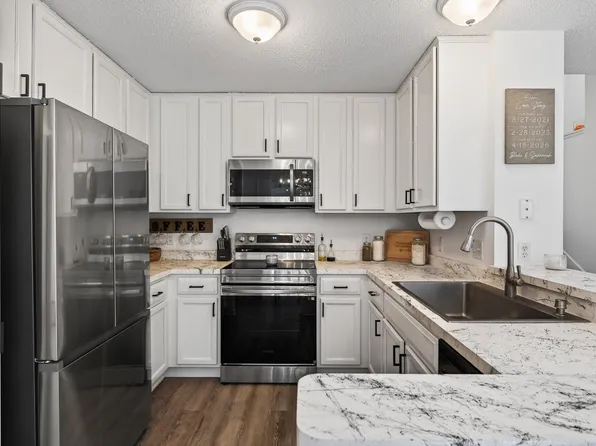 4905 Bluff Heights Trl SE, Prior Lake, MN 55372