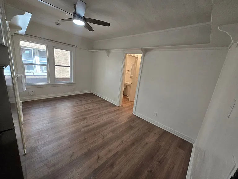 301 S. Kenmore — Photo 46