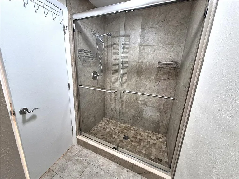 160 Joanne Pl — Photo 23