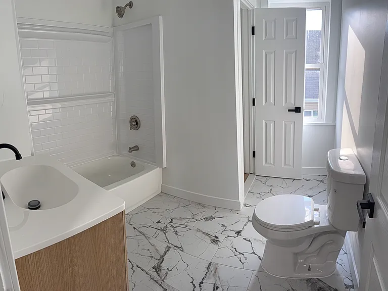 65 Dubois Ave #B — Photo 6