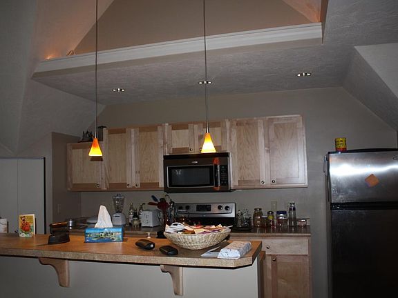 4th image of 620 College Ave APT 3