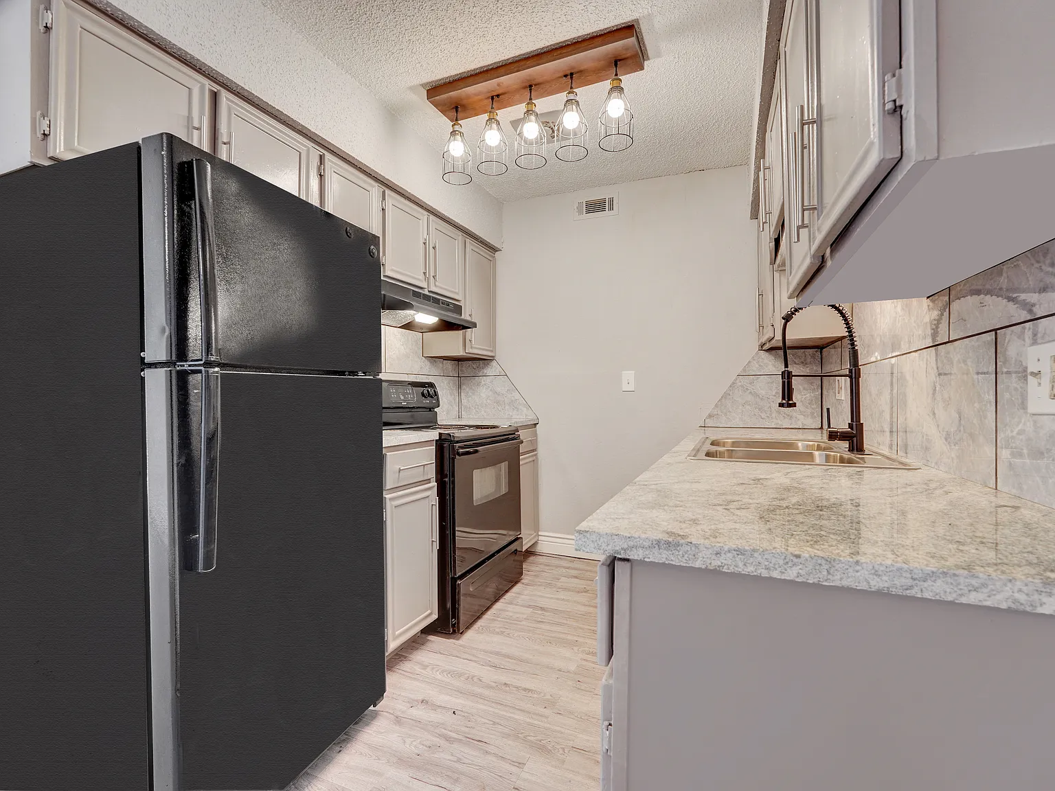 717 Ventura South Apartments — Photo 2