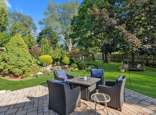 84 Lake Rd, Greenlawn, NY 11740