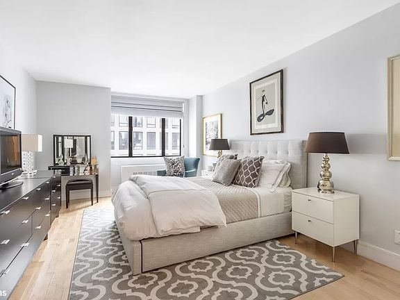 5th image of 30 W 61st St APT 17A