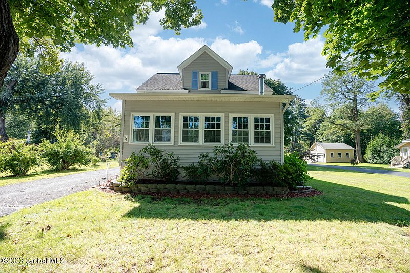 3rd image of 94 Seaman Avenue