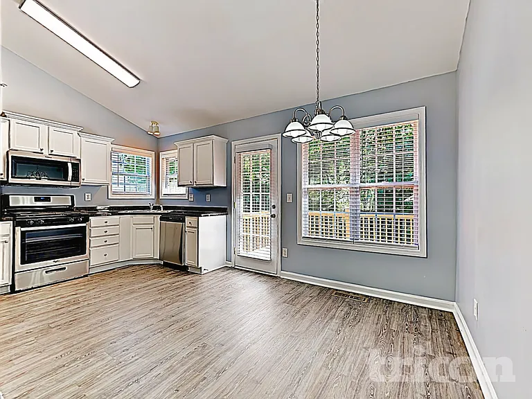 11 Anna Way — Photo 6