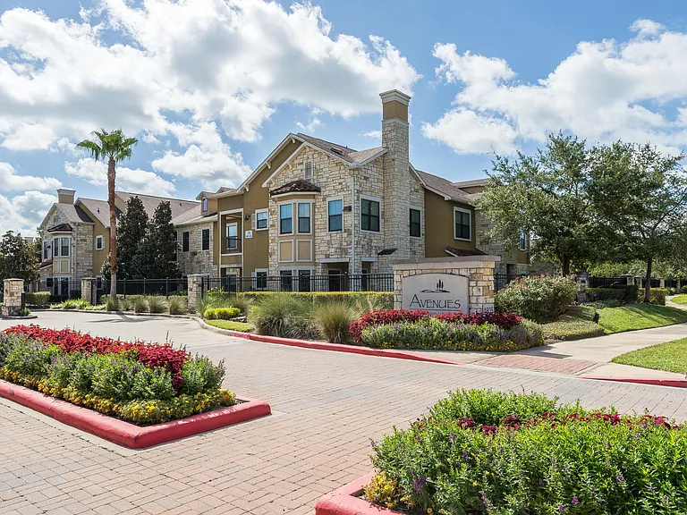 Avenues at Tuscan Lakes — Photo 18