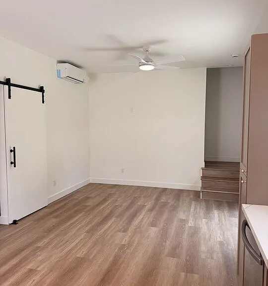 6626 Woodlake Ave — Photo 2