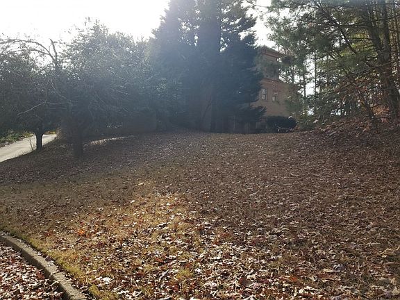 2nd image of 852 Oakton Pond