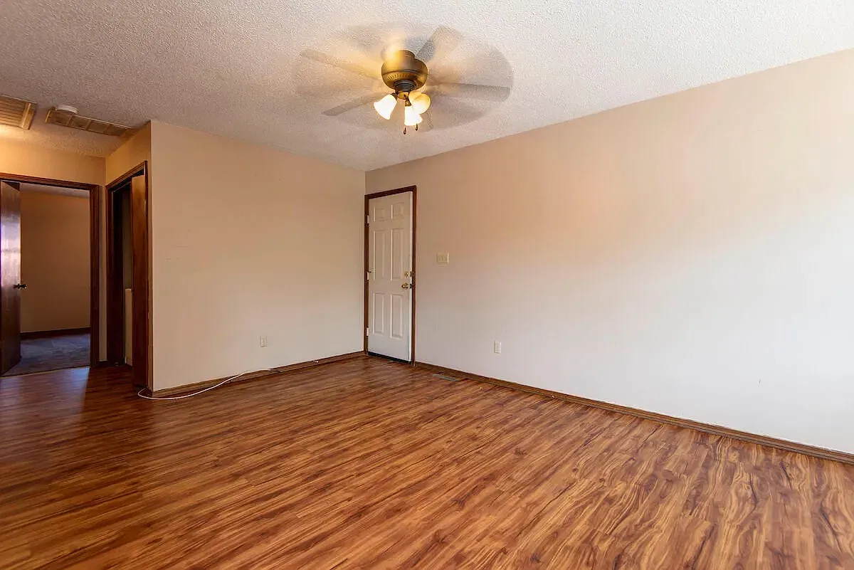 2 bed, 914 sqft, $1,050 — Photo 4