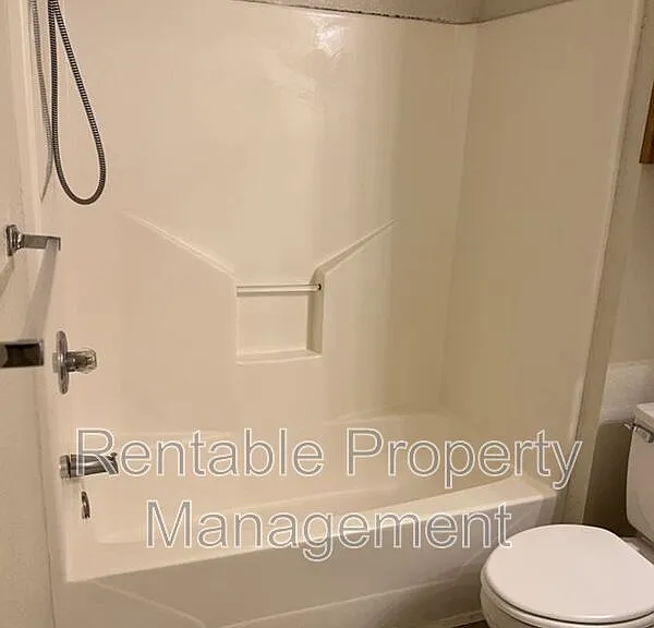 1104 Turkey Creek Ct #B — Photo 5