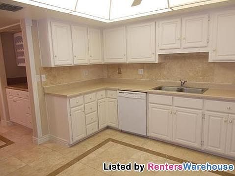 5th image of 5102 N 31st Pl Unit 422