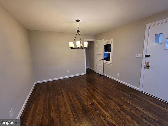 4th image of 10220 Meredith Ave