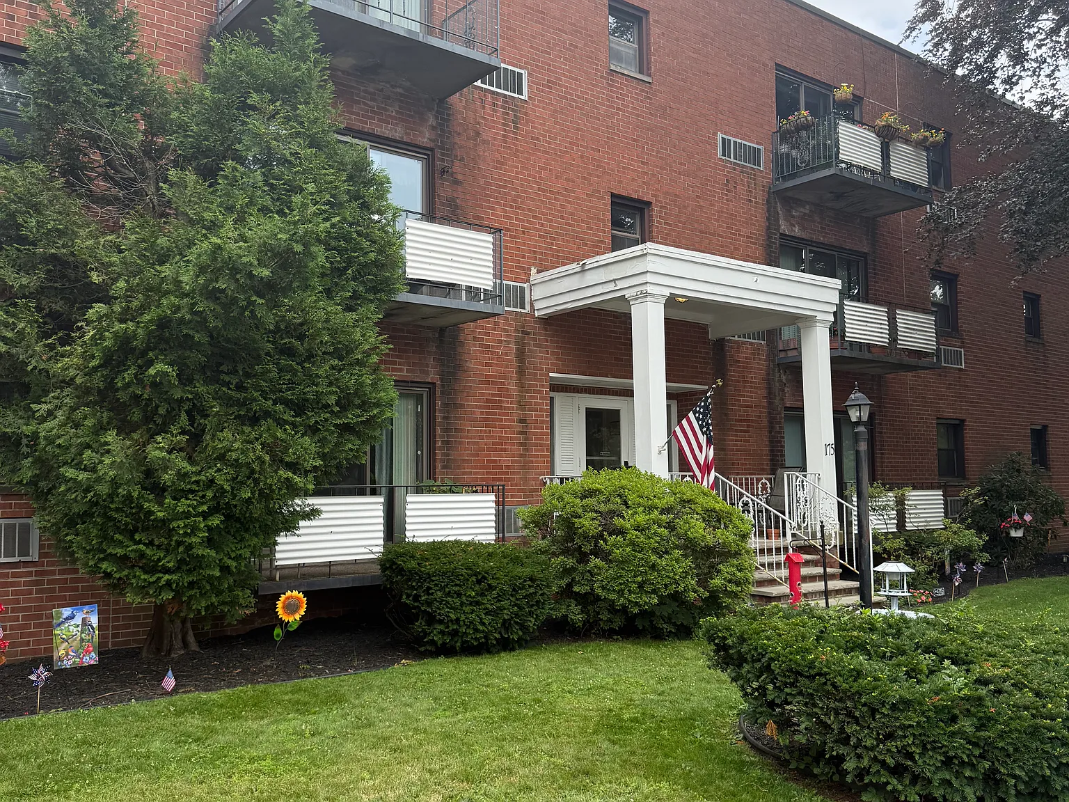 1 bed, 900 sqft, $1,300 — Photo 1