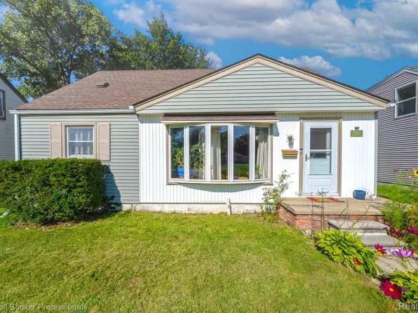 802 S Manitou Ave, Clawson, MI 48017