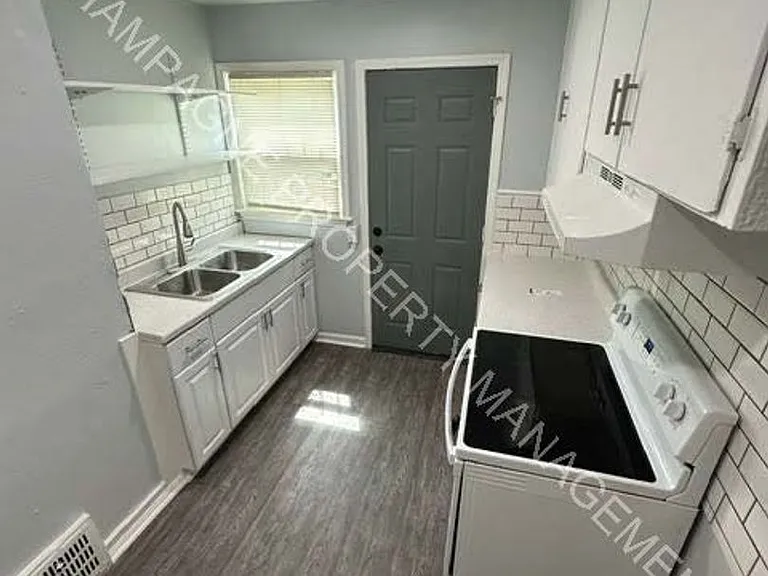 5400 Swope Pkwy — Photo 5