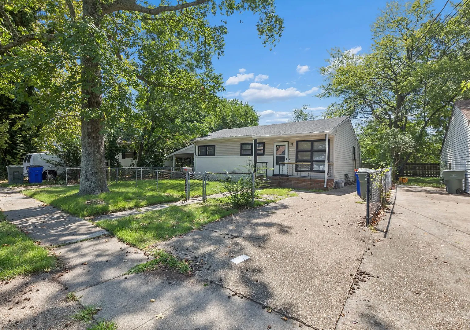 211 Woodview Avenue — Photo 2