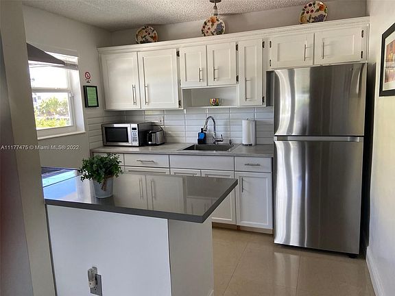 4th image of 7959 Crespi Blvd #103