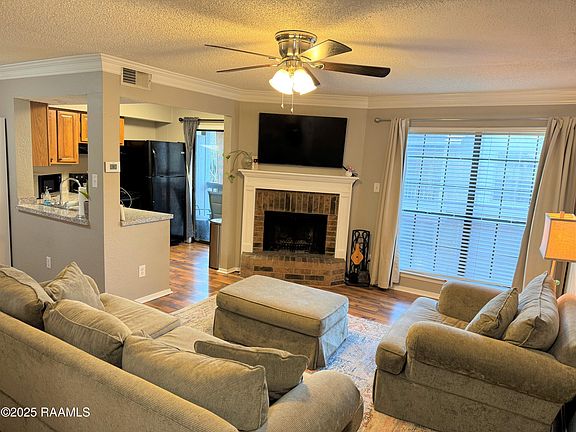 3rd image of 1304 E Bayou Pkwy APT 2A