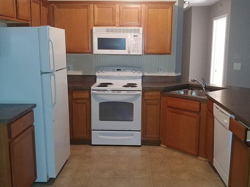 1st image of 49139 Woods Dr W