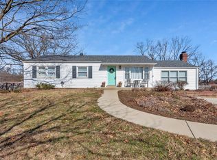 10133 Meadowfield Ln, Saint Louis, MO