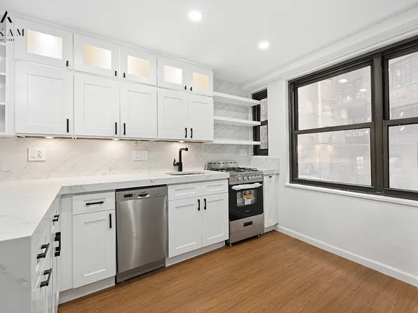 305 East 40th Street image 3 of 14