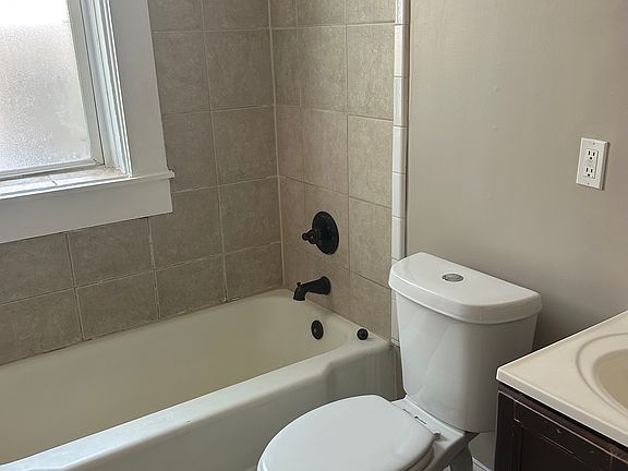 4th image of 4410 Grace Ave