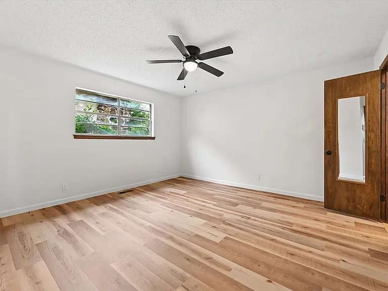 1012 W Madison St N — Photo 10